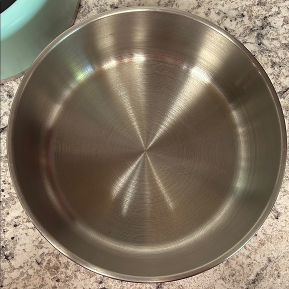 Set of Two Stainless Steel Dog Bowls - Red and Seafoam - Picture 3 of 11